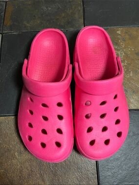 Capelli of New York Hot Pink Womens Slip-On Clogs